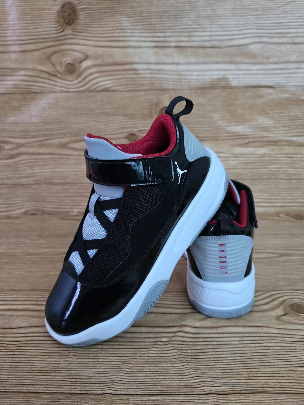 Jordan Max Aura 2 Easy On-and-Off Sneakers